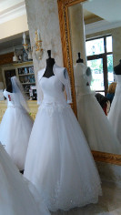 Suknia ślubna z trenem